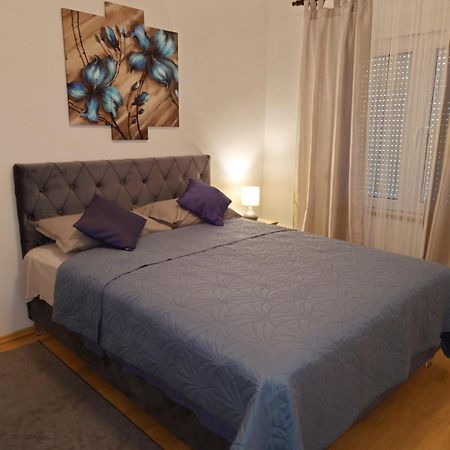 Apartments Tulipan - With Free Private Parking Garage 모스타르 외부 사진