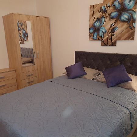 Apartments Tulipan - With Free Private Parking Garage 모스타르 외부 사진