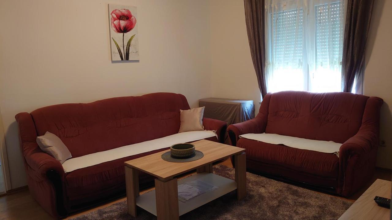 Apartments Tulipan - With Free Private Parking Garage 모스타르 외부 사진
