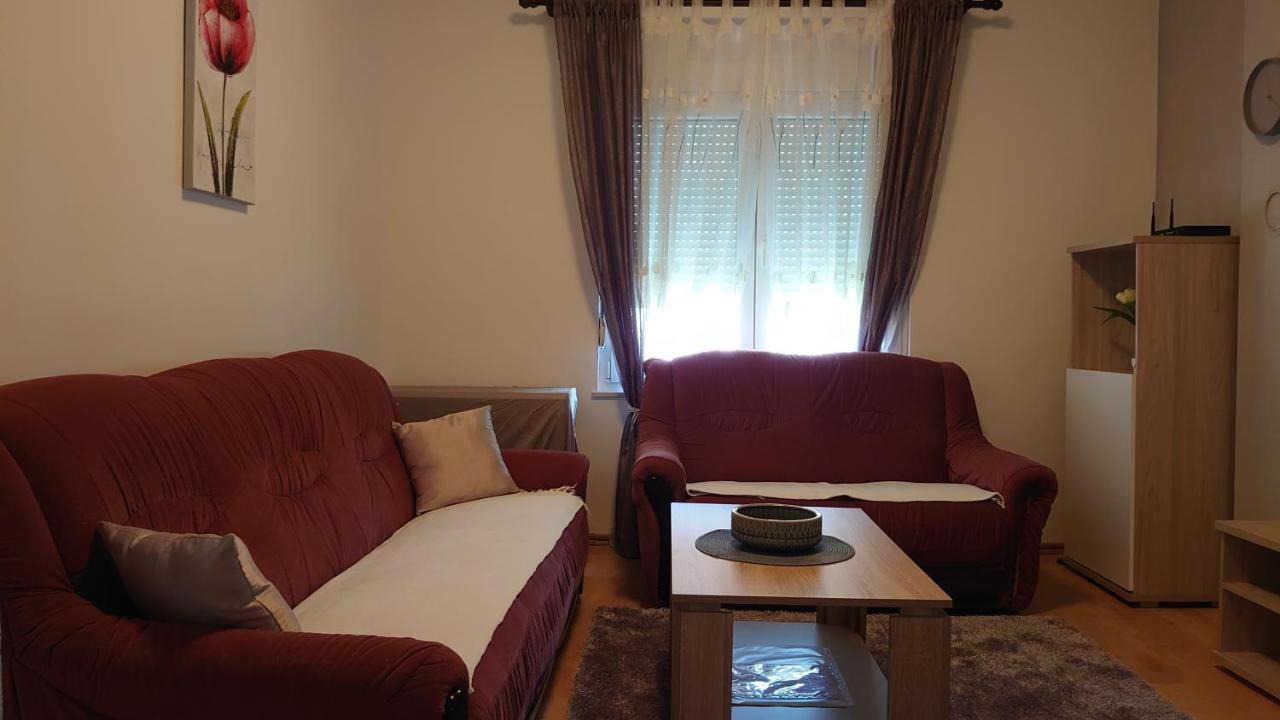 Apartments Tulipan - With Free Private Parking Garage 모스타르 외부 사진