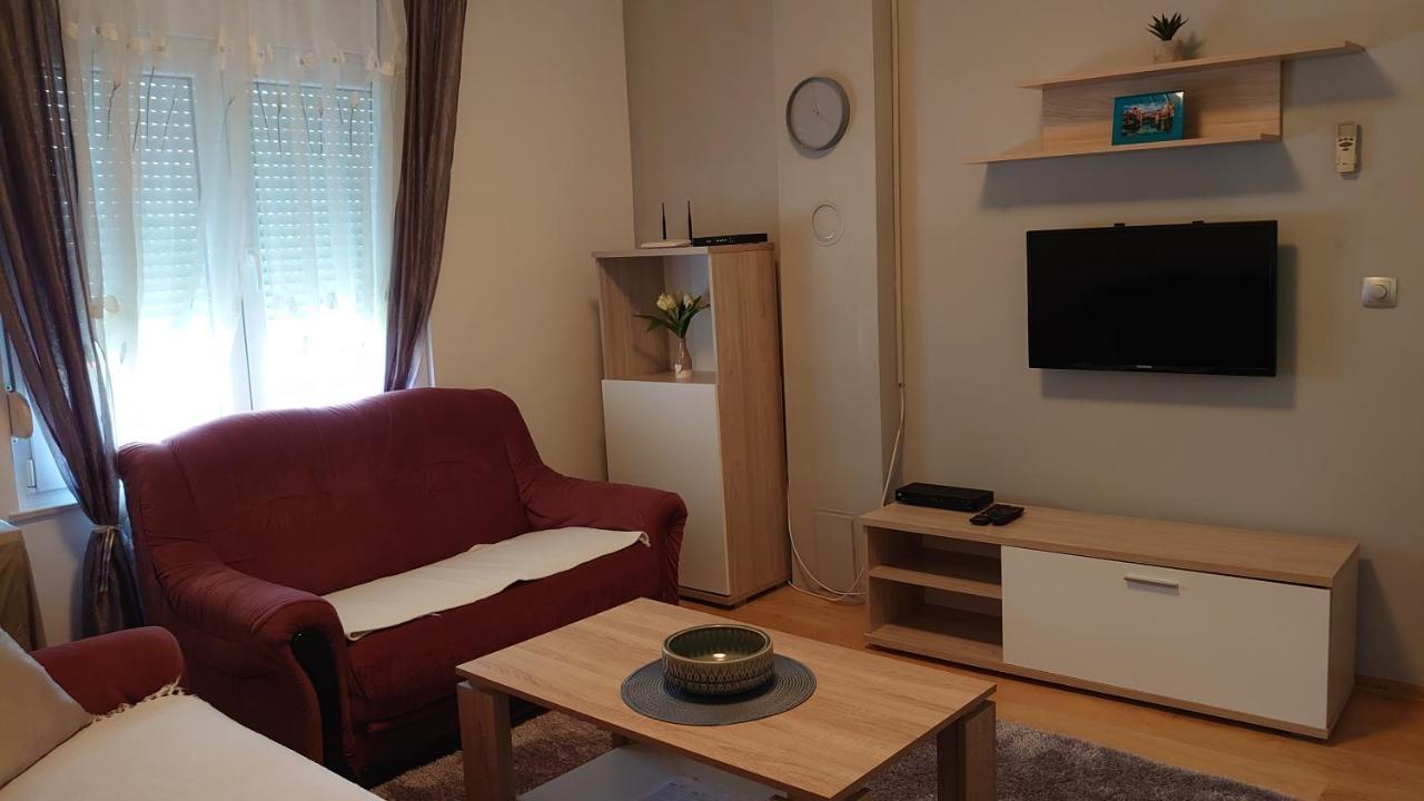 Apartments Tulipan - With Free Private Parking Garage 모스타르 외부 사진