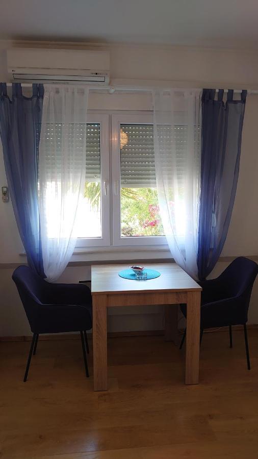 Apartments Tulipan - With Free Private Parking Garage 모스타르 외부 사진