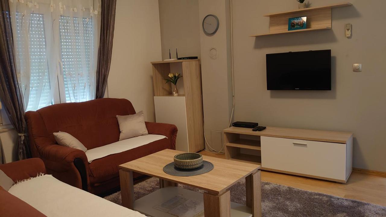 Apartments Tulipan - With Free Private Parking Garage 모스타르 외부 사진