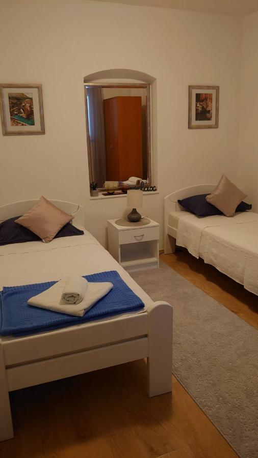 Apartments Tulipan - With Free Private Parking Garage 모스타르 외부 사진