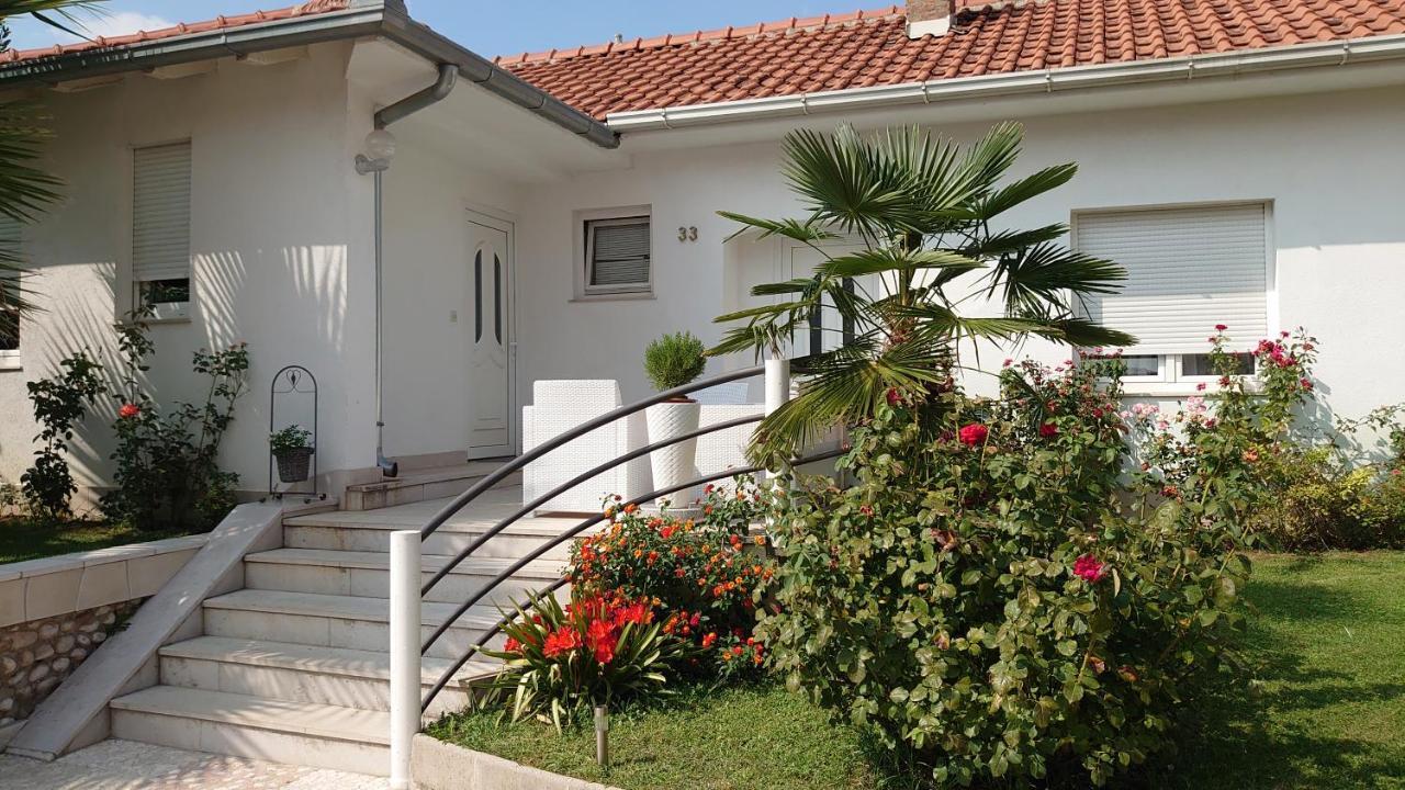 Apartments Tulipan - With Free Private Parking Garage 모스타르 외부 사진