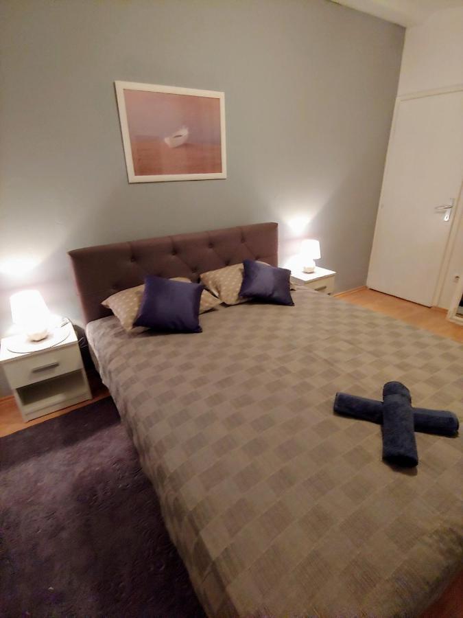 Apartments Tulipan - With Free Private Parking Garage 모스타르 외부 사진